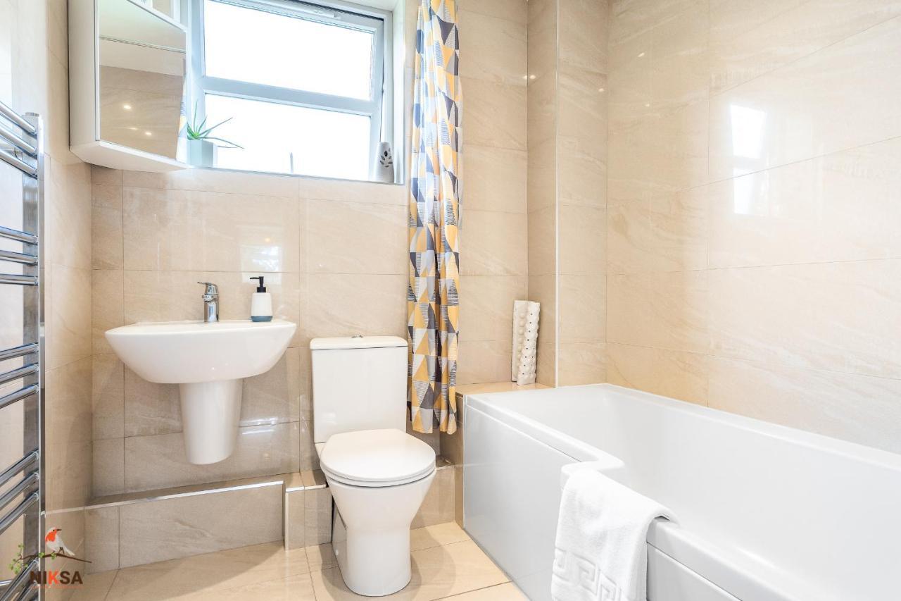 Niksa Serviced Accommodation - 3 Bedroom House Welwyn Garden City Ngoại thất bức ảnh
