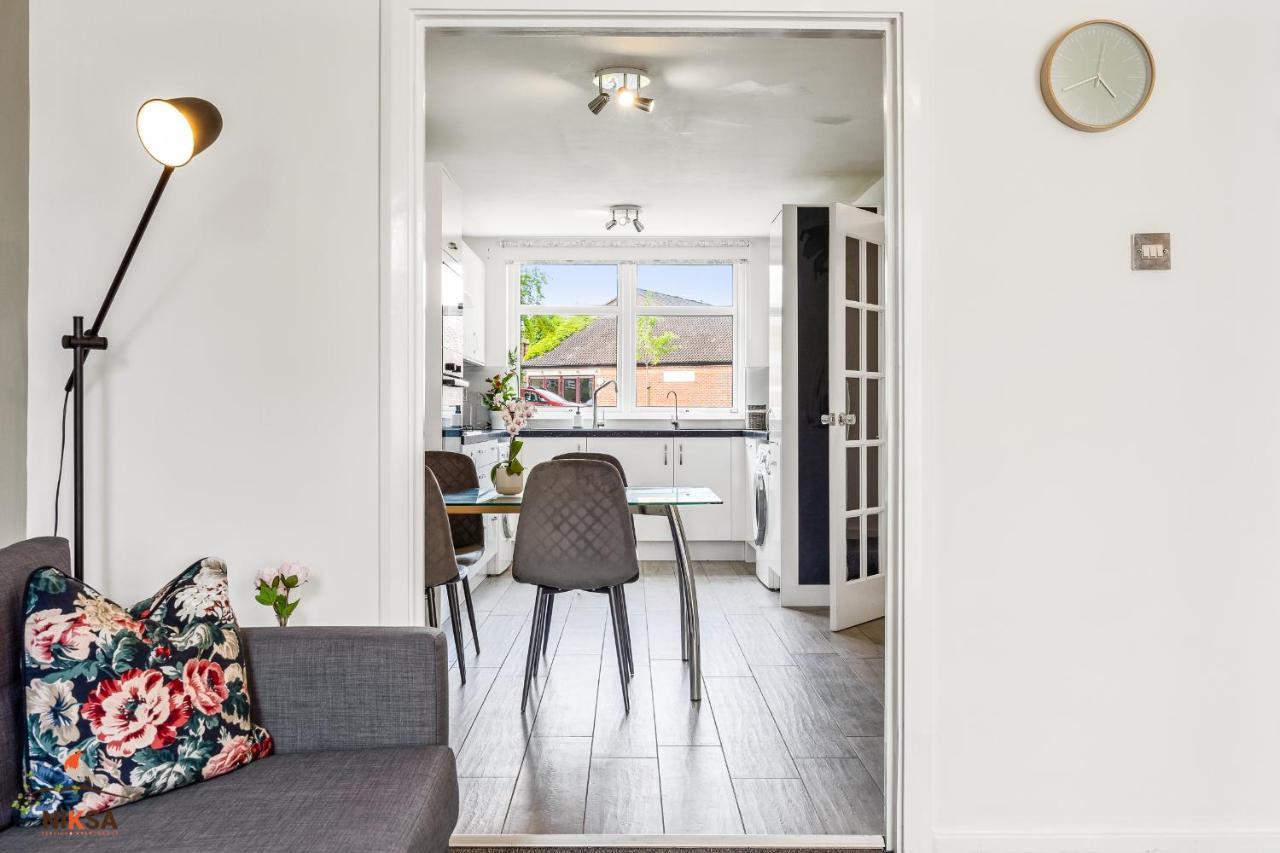 Niksa Serviced Accommodation - 3 Bedroom House Welwyn Garden City Ngoại thất bức ảnh
