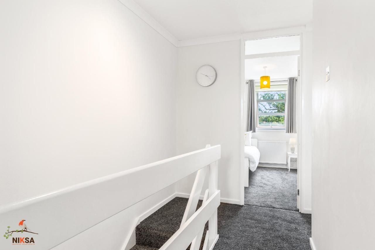 Niksa Serviced Accommodation - 3 Bedroom House Welwyn Garden City Ngoại thất bức ảnh